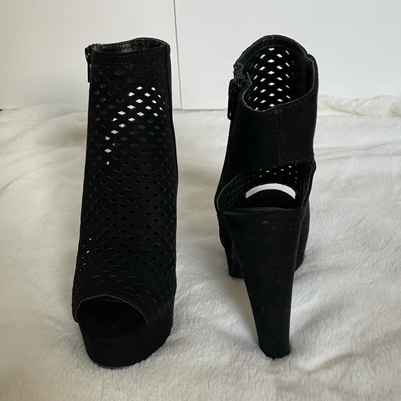 Open Toe Boots - Picture 2 of 3